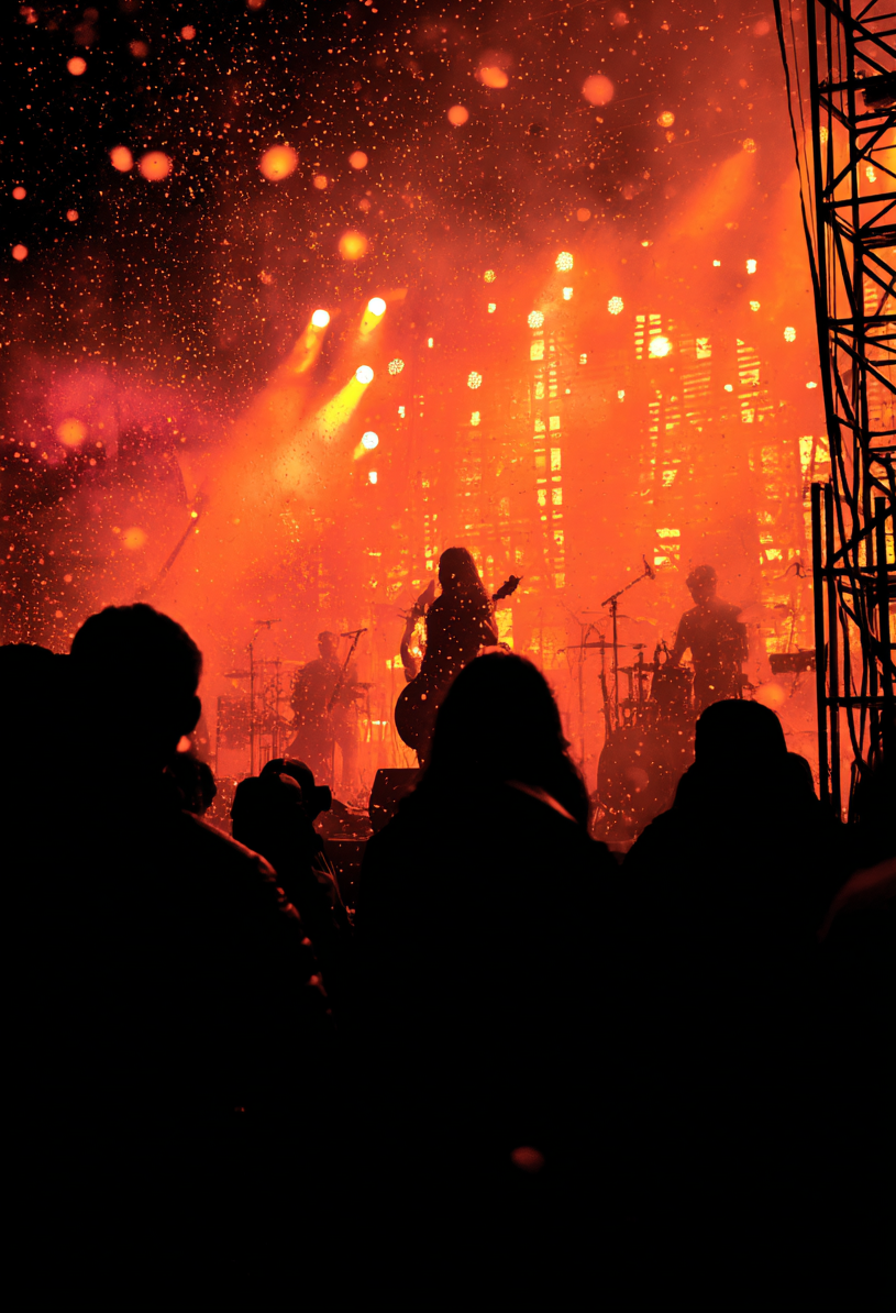 trombone.tordu_big_techno_concert_big_crowd_stage_lighting_is_aea8c119-4279-4d5b-a5cf-1111ddeddd04_3